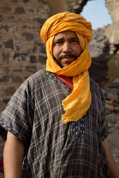 Berber man in de Saharawoestijn — Stockfoto