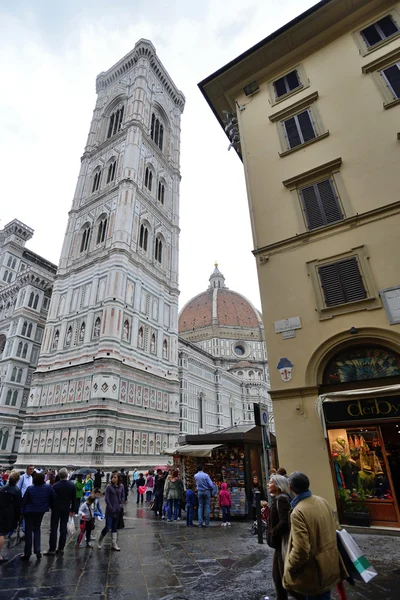 Turisti in Piazza del Duomo — Foto Stock