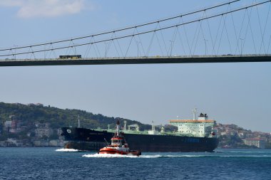 taşıma ve Atatürk Köprüsü'nün altında hakkında