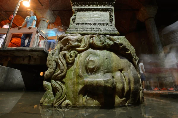 Cabeza de Medusa en la Cisterna de la Basílica —  Fotos de Stock