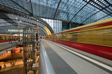 Berlin merkez tren istasyonu