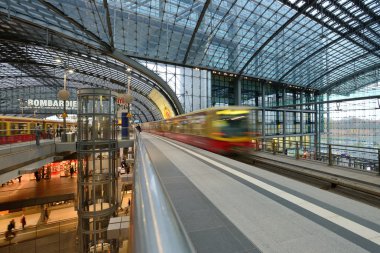 Berlin merkez tren istasyonu
