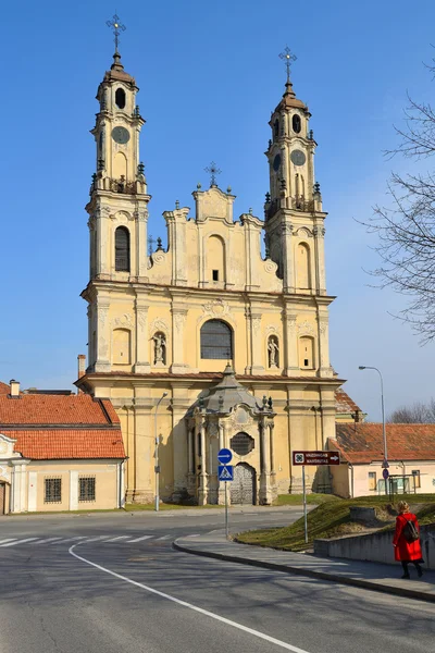 Церковь Вознесения Господня в Вильнюсе, весеннее время — стоковое фото