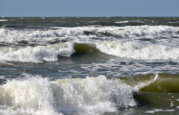 Ondas Correndo Com Espuma Mar Báltico Outono — Fotografia de Stock