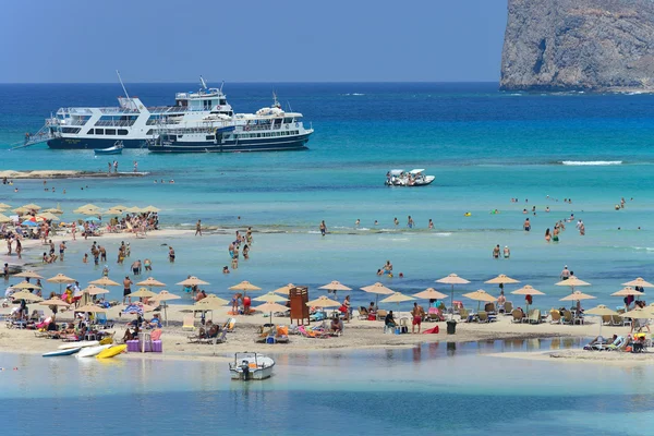 Emberek pihennek balos beach, crete — Stock Fotó