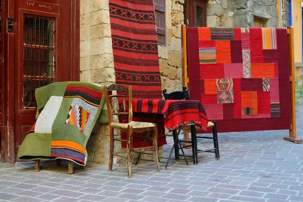 Alfombras tradicionales en venta en Chania, Grecia —  Fotos de Stock