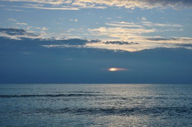 Sakin Baltık Denizi, Litvanya ve Sonbahar 'da gün batımı