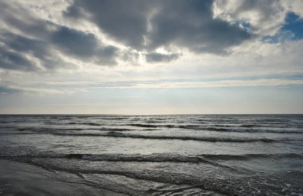 バルト海 リトアニア 秋の劇的な空 — ストック写真