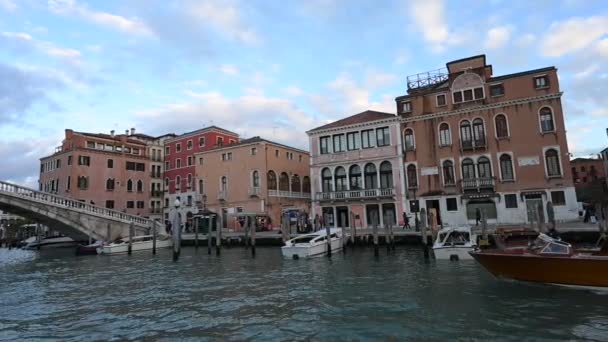 Veneza Itália Novembro 2021 Tráfego Barcos Grande Canal Veneza Itália — Vídeo de Stock