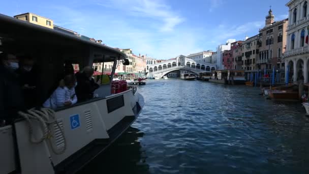 Veneza Itália Novembro 2021 Ônibus Aquático Actv Vaporetto Que Parte — Vídeo de Stock