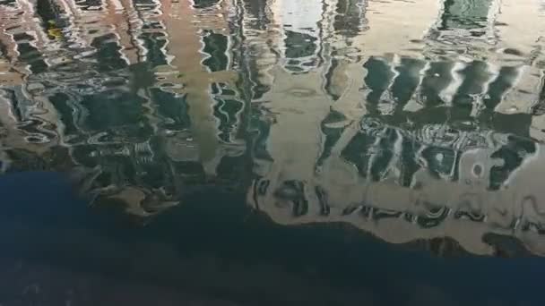 Calm Water Reflecting Traditional Venetian Houses Canal Venice Italy Waves — Stock Video