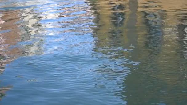 Calm Water Reflecting Traditional Venetian Houses Canal Venice Italy Waves — Stock Video