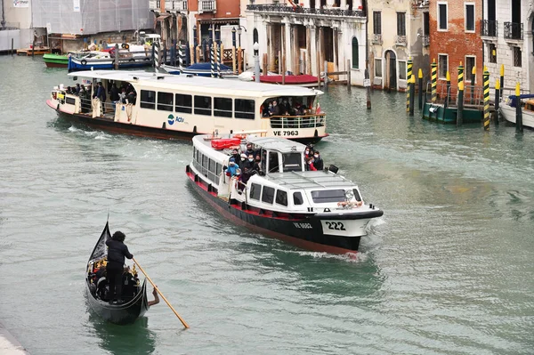 Venecia Italia Noviembre 2021 Tráfico Barcos Gran Canal Una Mañana — Foto de Stock