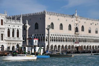 Venedik, İtalya - 4 Kasım 2021: Venedik, İtalya 'daki Büyük Kanal' dan Doges Sarayı 'na (Palazzo Ducale) bakın