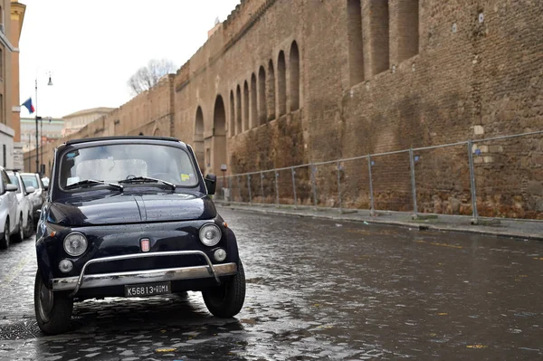 Rom Italien Februar 2022 Weißer Fiat Oldtimer Parkt Auf Der — Stockfoto