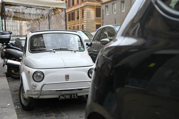 Roma Itália Fevereiro 2022 Carro Fiat Branco Vintage Estacionado Rua — Fotografia de Stock