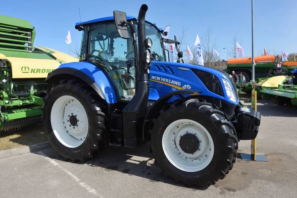 Kaunas Lituania Marzo 2022 Vehículo Tractor New Holland Exposición Agrícola —  Fotos de Stock