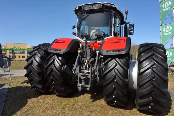 Kaunas Lituania Marzo 2022 Vehículo Tractor Massey Ferguson Exposición Agrícola —  Fotos de Stock