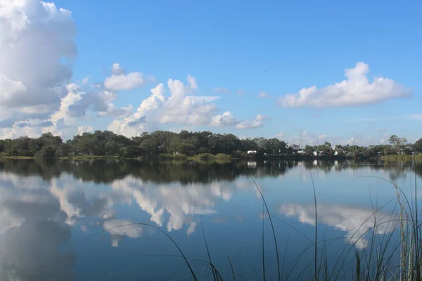 Cloudscape Reflection Lake Wide Shot — Stock Photo, Image