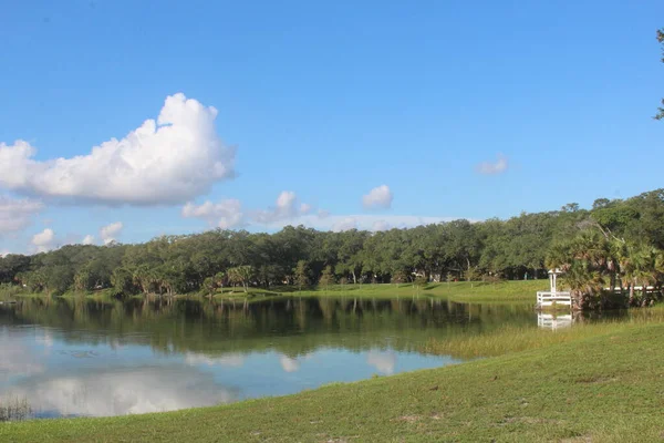 Reflexão Cloudscape Lago Tiro Largo — Fotografia de Stock