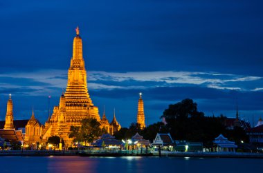 WAT arun, şafak, Tapınağı twilight, nehirden görüntüleyin. Bangkok, Tayland