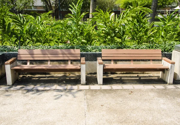 Contemporary wood bench — Stock Photo, Image