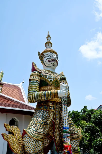 Thailändischer Wächter wat arun bangkok thailand — Stockfoto