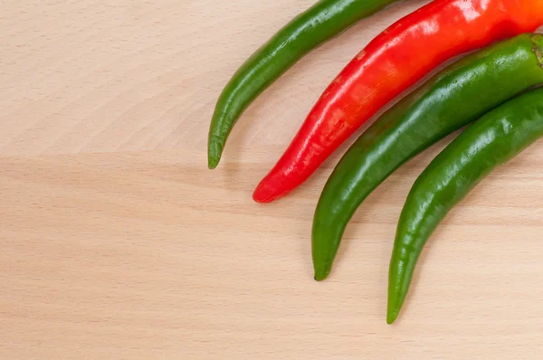 Green and red hot pepper — Stock Photo, Image