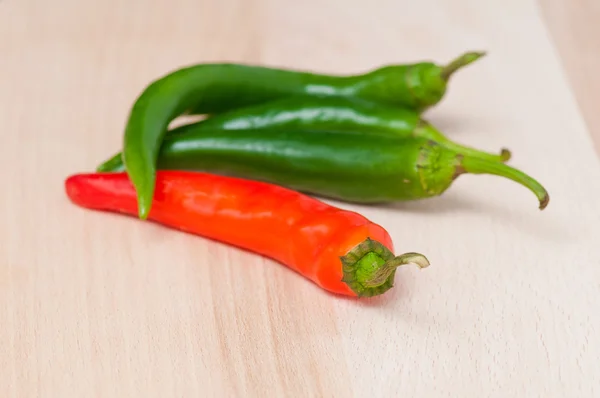 Groene en rode peper — Stockfoto