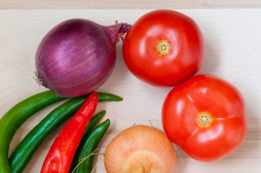 domates, kırmızı ve yeşil biber, soğan, patates