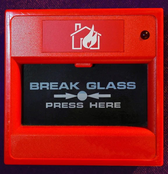 Кнопка пожарной сигнализации — стоковое фото