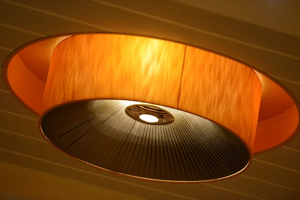 Lampada sul soffitto — Foto Stock