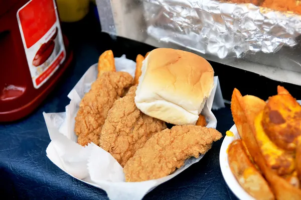 Chicken Fingers and French Fries — Stock Photo, Image