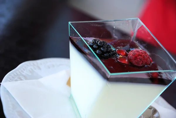 Gourmet dessert with strawberries and blackberries — Stock Photo, Image