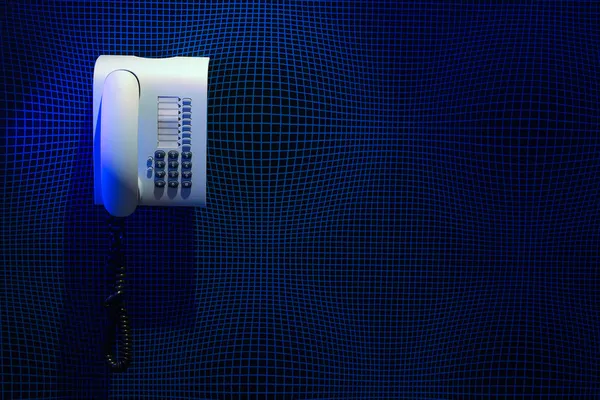Téléphone blanc sur mur texturé — Photo