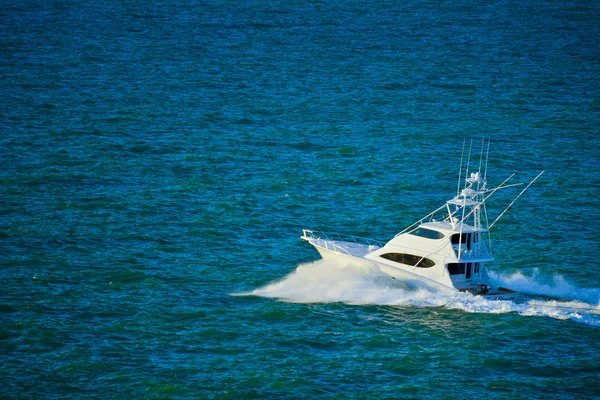 Witte boot — Stockfoto