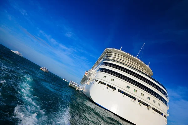 Cruise ship — Stock Photo, Image