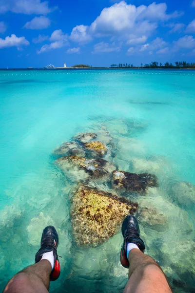 Ocean and legs of man — Stock Photo, Image