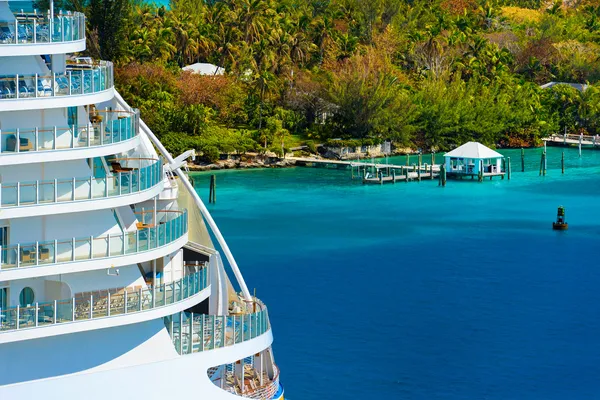 Side of a cruise ship — Stock Photo, Image