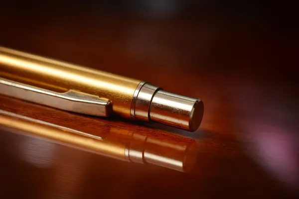 Altın kalem — Stok fotoğraf