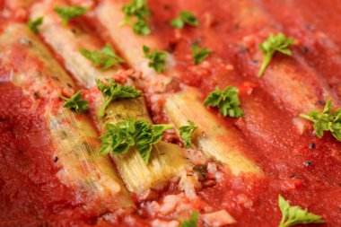 kıymalı pırasa yaprak sarma