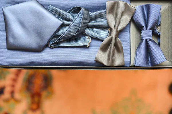 Arco e gravata colocados — Fotografia de Stock