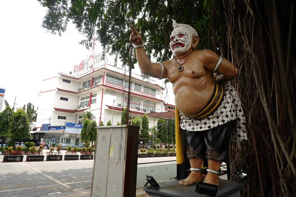 Zdjęcie Semar Statua Jawajskiej Figury Marionetek Indonezja Wyświetlane Przed Ratuszem — Zdjęcie stockowe
