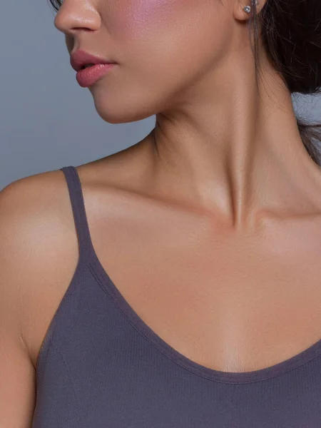 Beleza Closeup Mulheres Lábios Vermelhos Cheios Com Pele Brilhante Cabelos — Fotografia de Stock