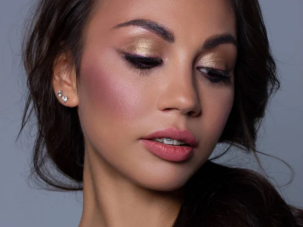 Primer Plano Los Labios Mujer Con Maquillaje Color Rosa Brillante —  Fotos de Stock