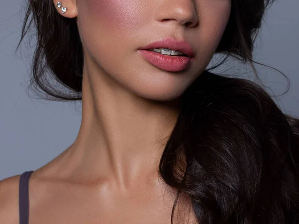 Close Maquillaje Labial Perfecto Hermosa Boca Femenina Labios Rellenos Sensuales —  Fotos de Stock