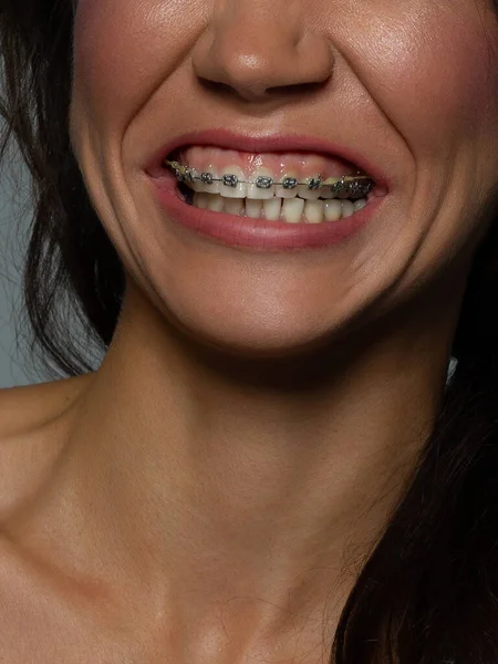 Zbliżenie Usta Kobiety Fashion Różowy Makijaż Piękne Kobiety Pełne Usta — Zdjęcie stockowe