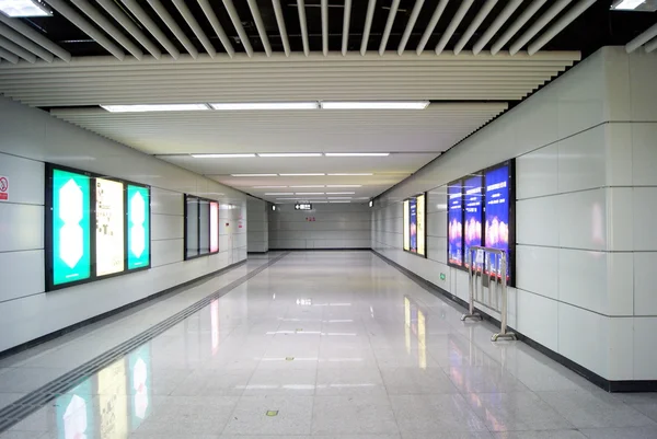 Estação de metrô, em Shenzhen, China — Fotografia de Stock