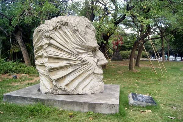 A cabeça da estátua, no centro de Shenzhen Park, China — Fotografia de Stock