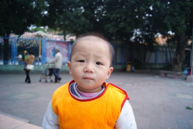 Parkta oynayan çocuklar